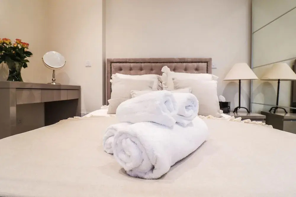 Beautiful Kensington Garden Apartment