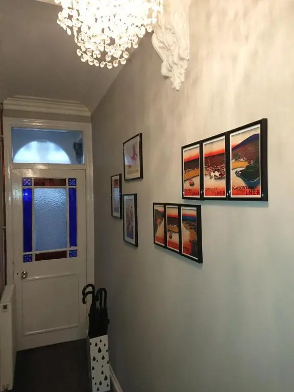 Entire 2-Bedroom House with Garden