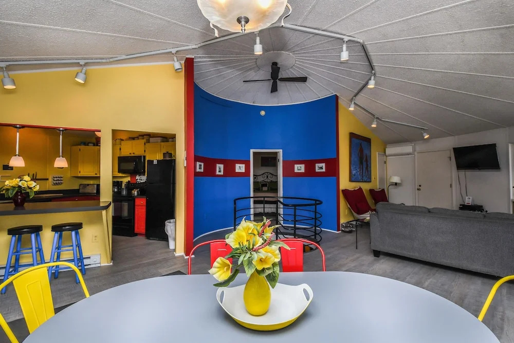 Retro Lake Landing 3 Bedroom House