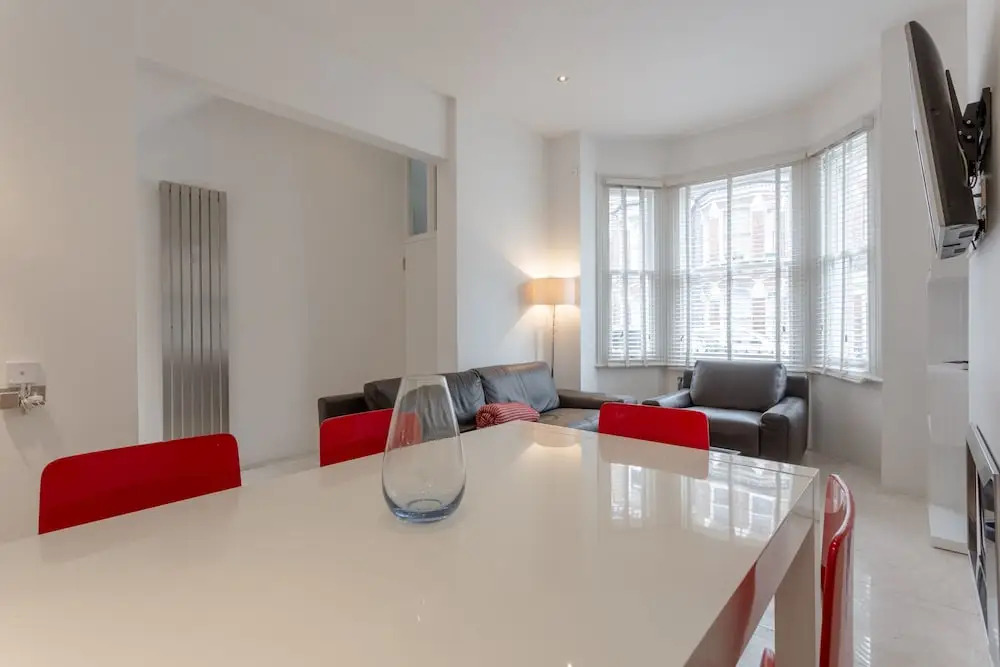 Bright 1 Bedroom Flat in Battersea
