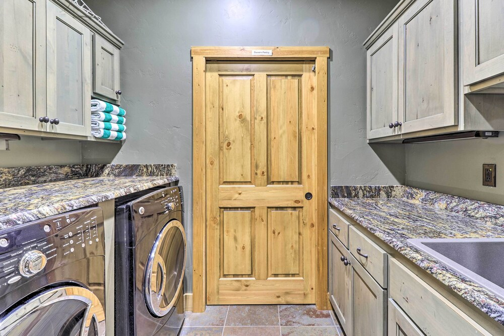 Beautiful Eureka Cabin Rental on Golf Resort