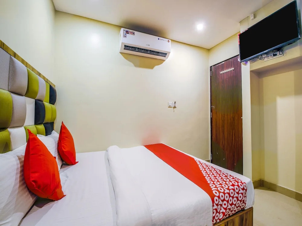 OYO 14432 Jeelan Palace