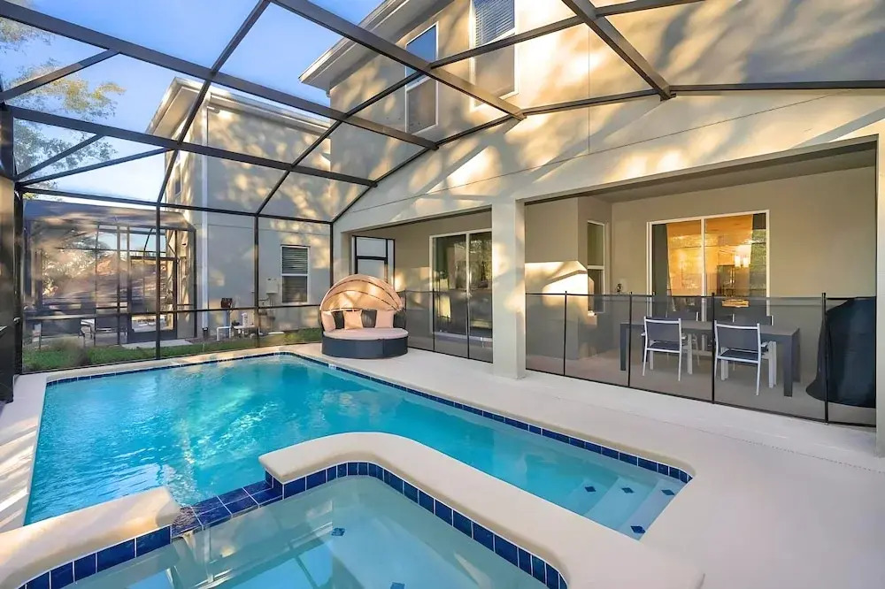 Sleeps 17 - Luxury 6bdhome With Pool Storey Lake