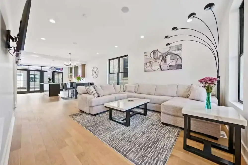 Jungle House Premier Residences – Downtown Columbus & Short North