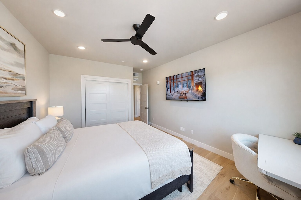 Pet Friendly! Winston's Lodge At Helling 203 3 Bedroom Condo