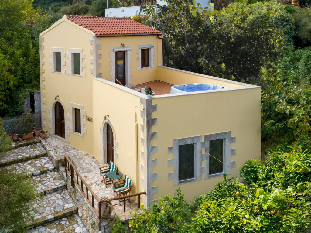 Olga's Filoxenia - Villa Aladanos-private pool and heated jacuzzi