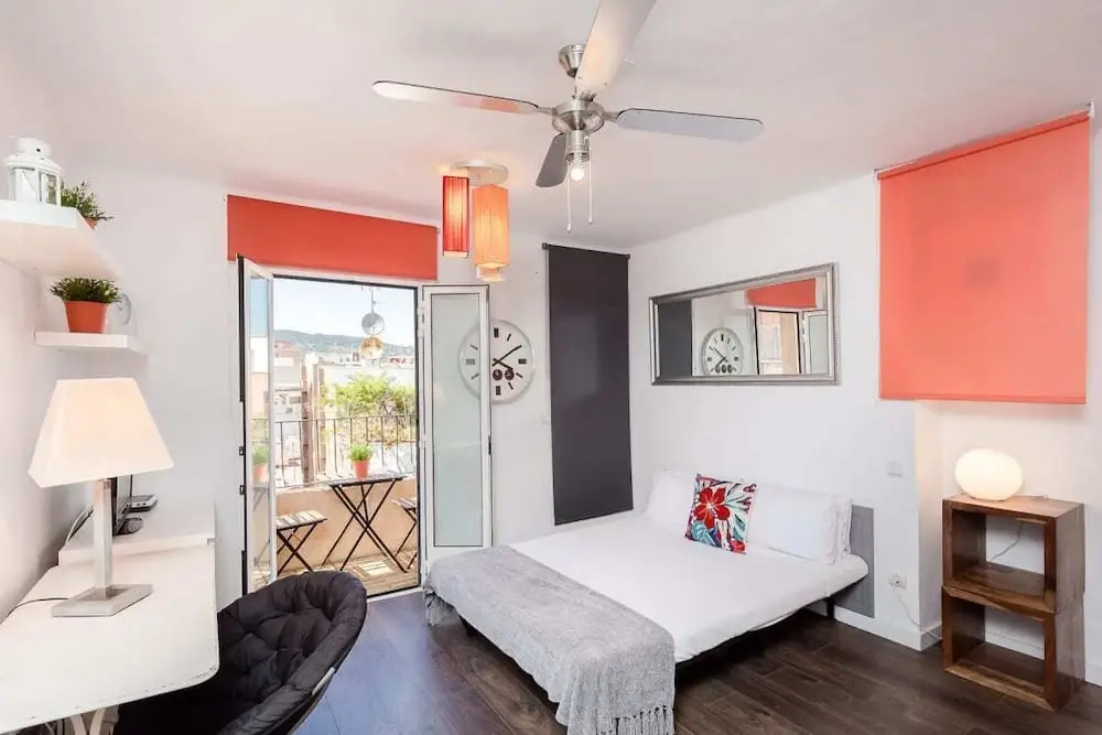 Pleasant Studio With Balcony Close to Camp Nou - Barcelona !