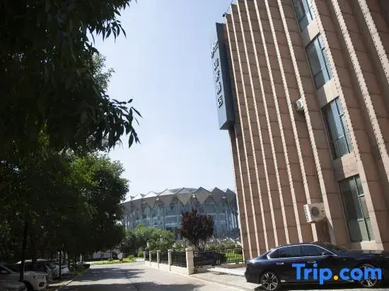 Home Inn (Sports Center, KangBo Avenue, Dezhou Development Zone)