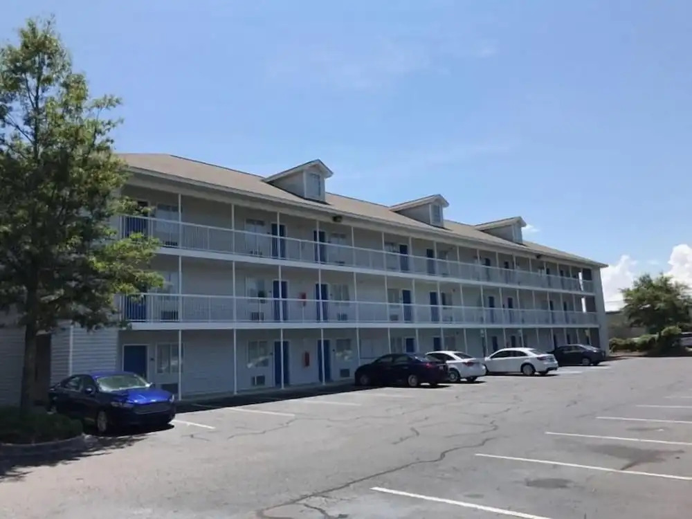 InTown Suites Extended Stay North Charleston SC - Rivers Ave