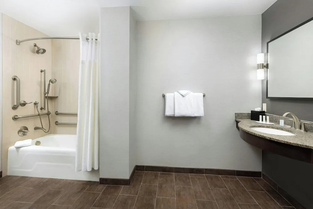 Holiday Inn Hotel Woodland Hills (Warner Ctr)