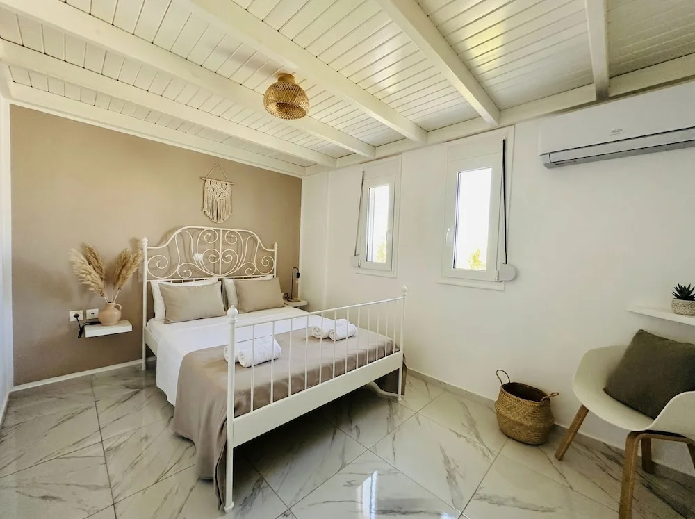 Lilu Villa 2 with Private Pool and Seaview