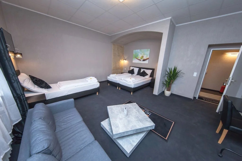 FULL HOUSE Hotel Nürnberg - shared bath & kitchen