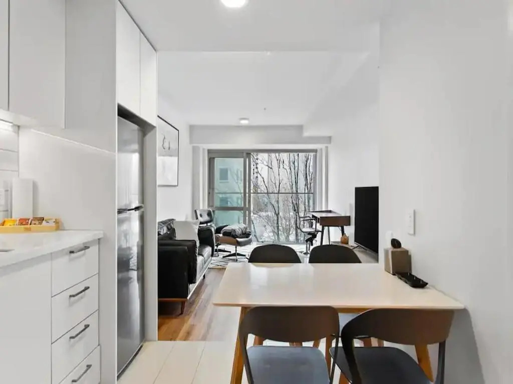 Central Modern Apt. w/ Working Space Zodiak Stays