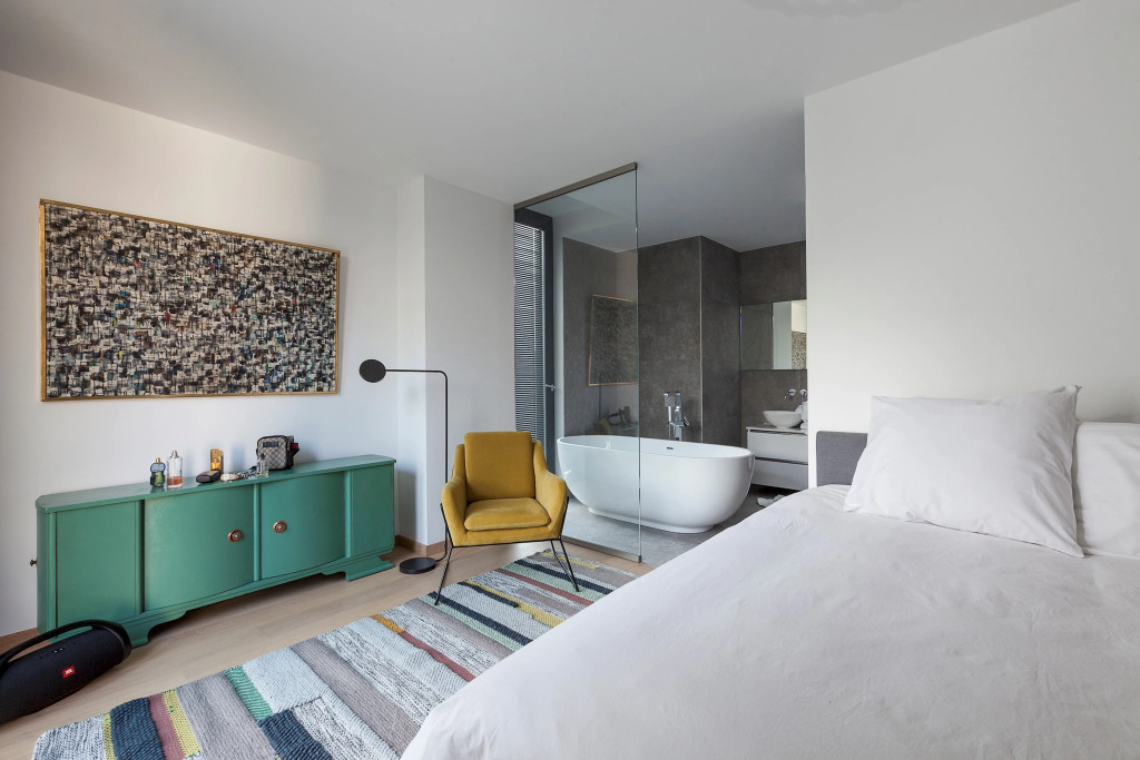 Unit 5 - Trendy Smart Home Triplex Private Garden & Parking