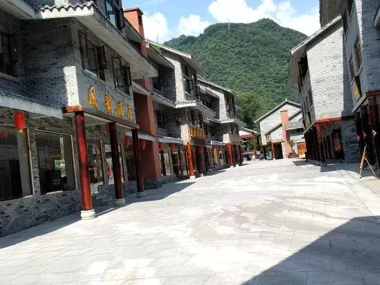 Nanjiang Fengyun Hotel