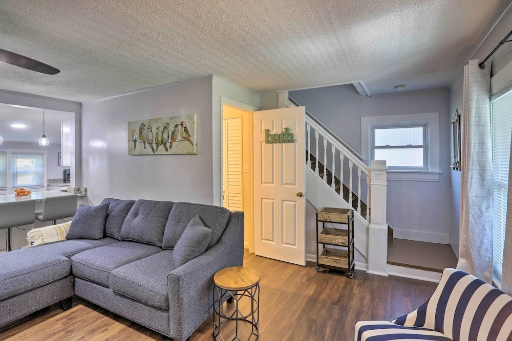 Lorain Lake Cottage < 1 Mi to Lake Erie Fun!