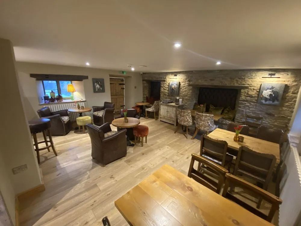 Full Moon Inn Rudge