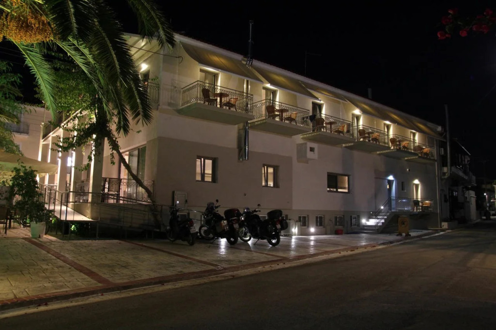 Achilles Hotel
