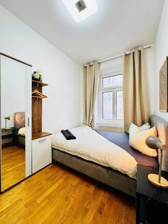 Stylish 4BR shared Apt -10 Min Transport to Stadthalle