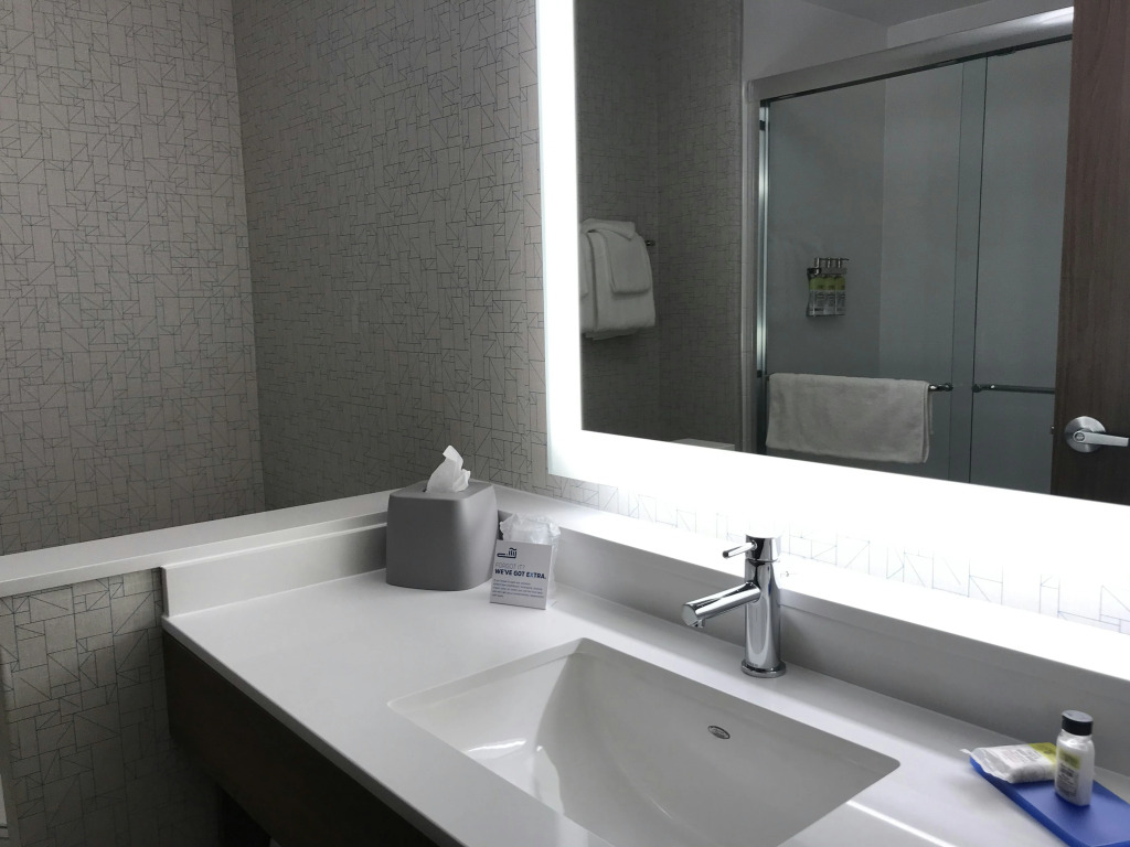 Holiday Inn Express & Suites - Phoenix - Airport North by IHG