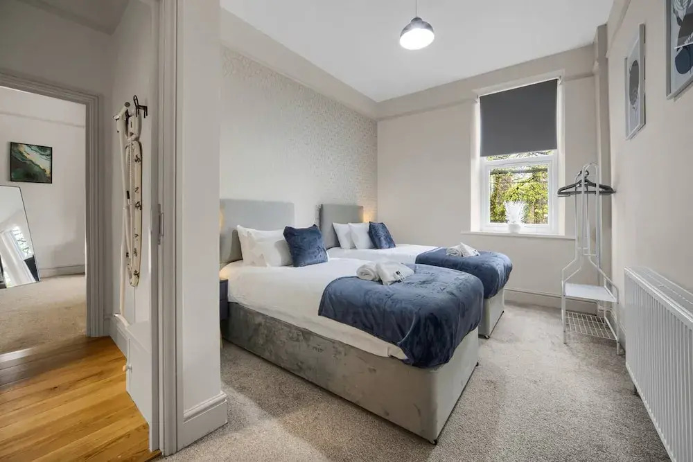 Free Parking Fast Wifi 2 Min to Cardiff City