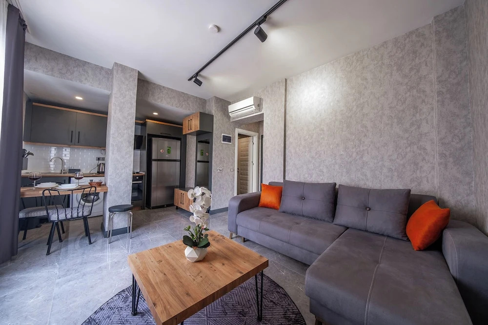 Mrt Suites Lara