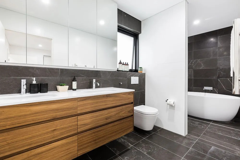 Sydney Townhouse with Parking and Deck