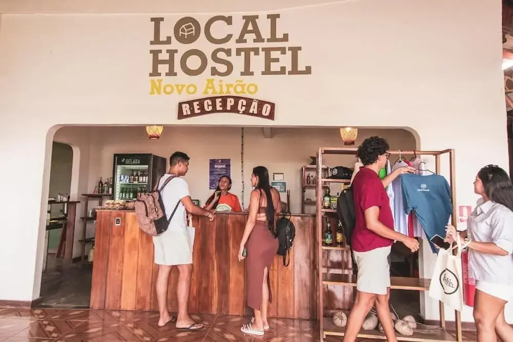 Local Hostel & Suítes Novo Airão