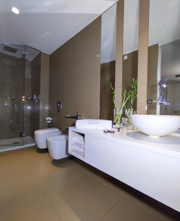 Lake Drive Rooms&Apartments