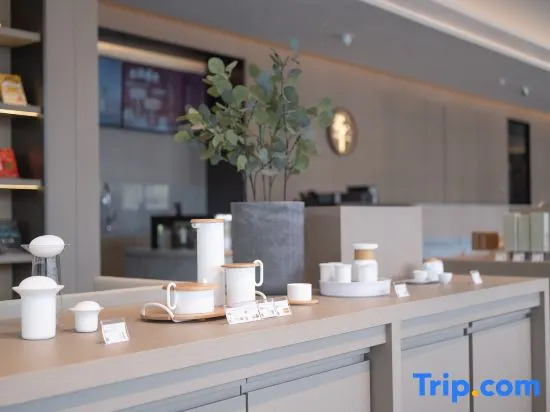 JI Hotel (Haiyan Jingpu Commercial Center)