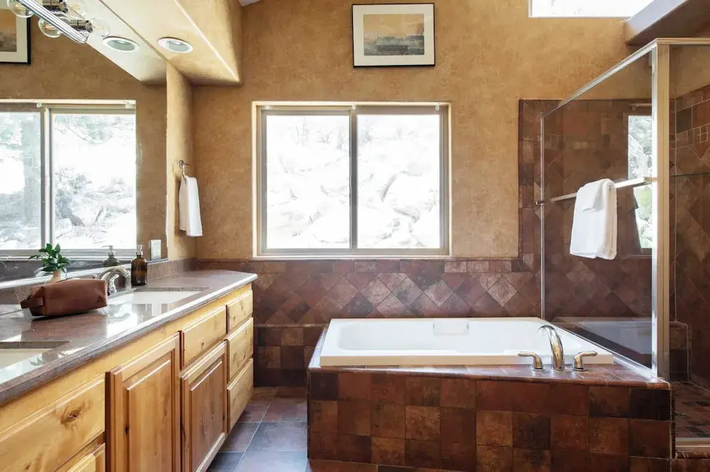 Bernard by Avantstay Luxurious Cabin in Big Bear w/ Hot Tub & Pool Table