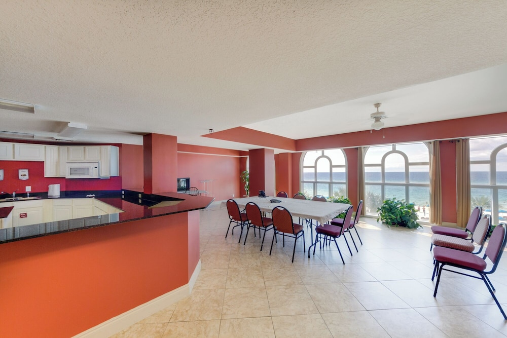 Its Sea-esta Time! Sleep, Sun, & Sea on the 9th Floor! Sleeps 6! Beachfront!