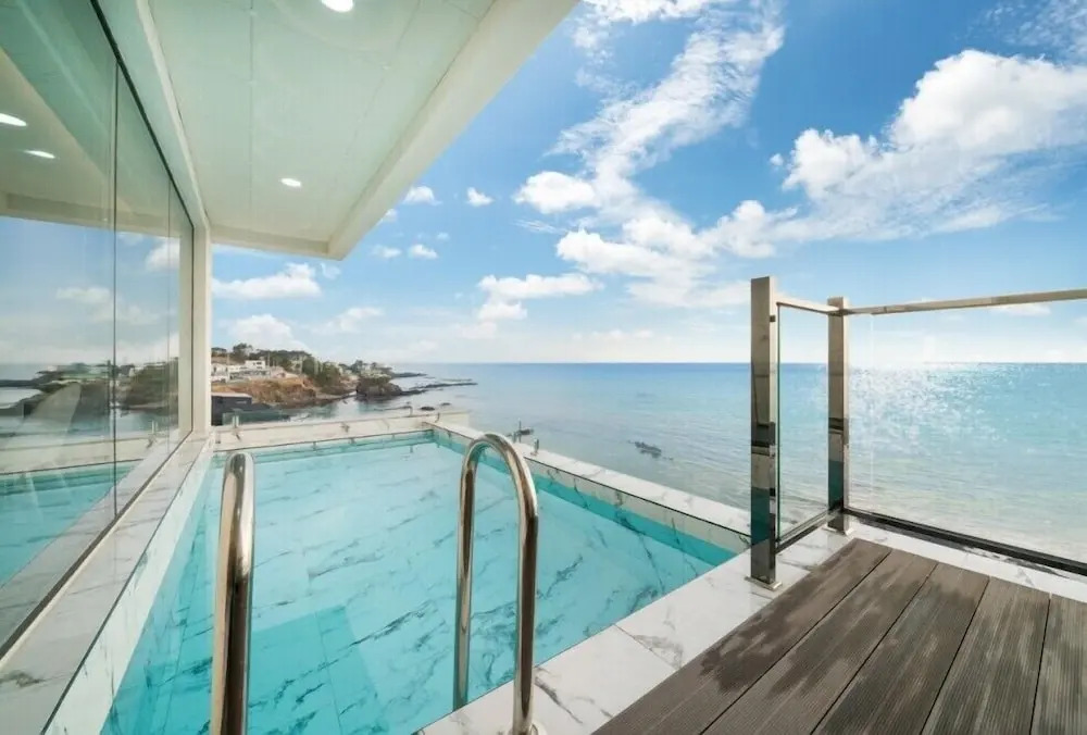 ON Pool Villa