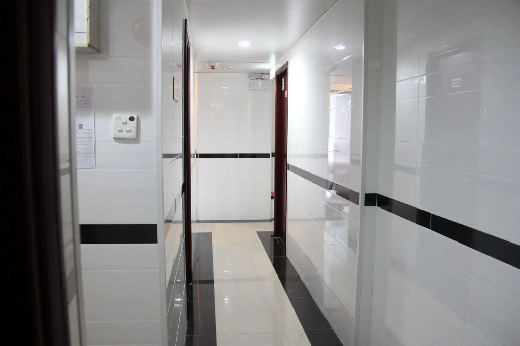 Pay-Less Guesthouse