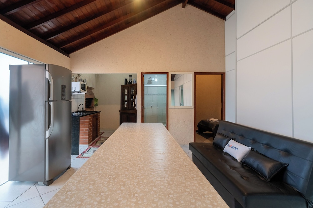 2-br House w/ Barbecue in Rio Tavares Mja0060
