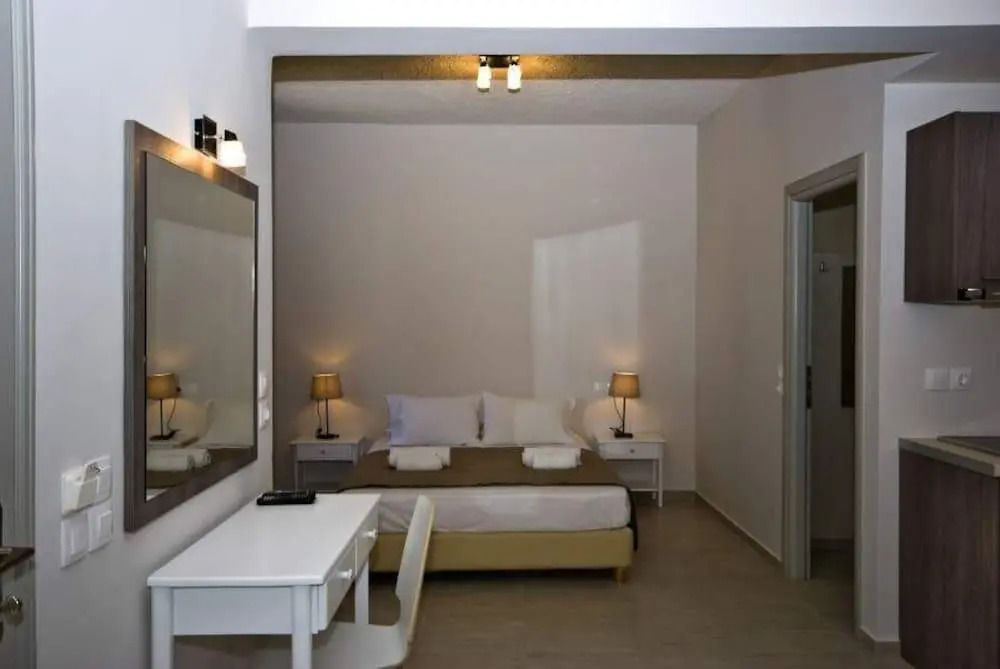 Alafouzos Studios & Apartments