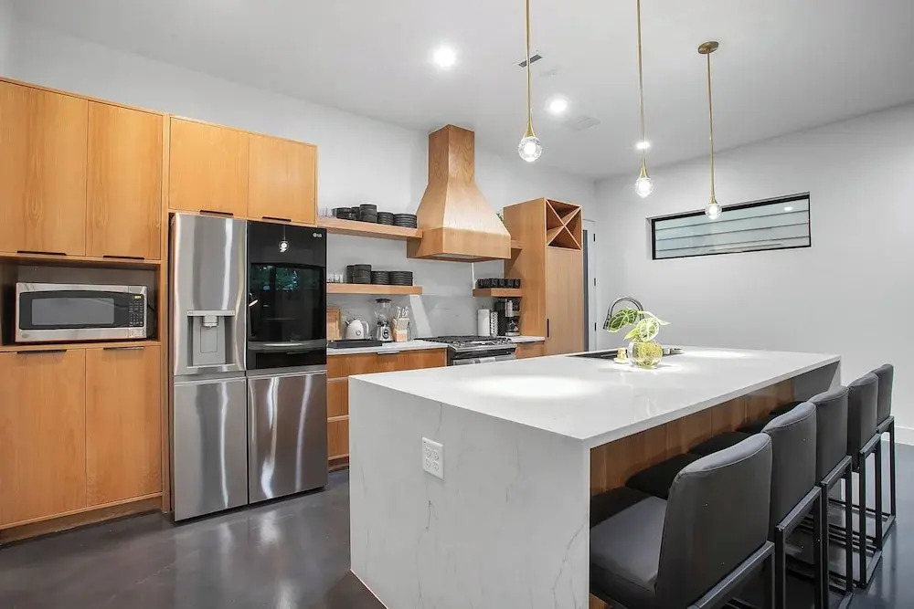 ATX South Lamar Creekside with Hot tub