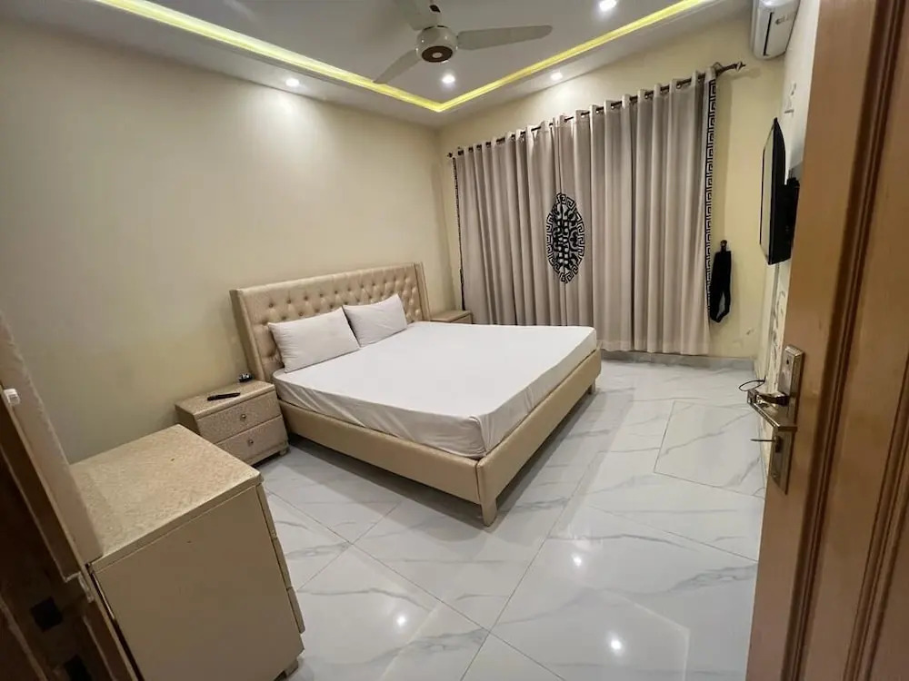 Lavish Guest House G-8