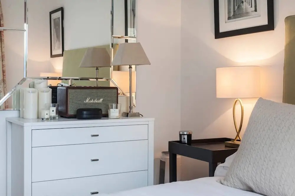 Bright 2 Bedroom Apartment Chelsea