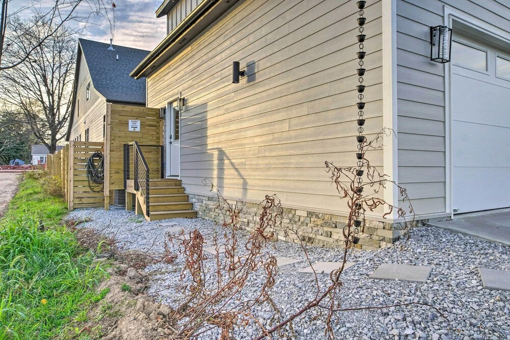 Airy Bentonville Studio < 1 Mile to City Square!