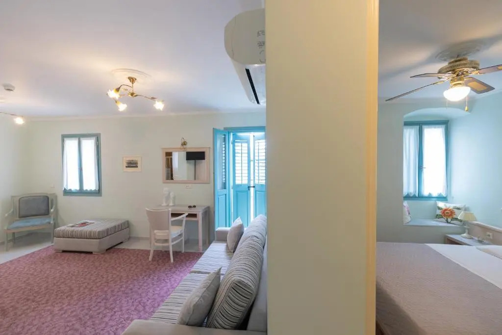 999 Luxury Hotel