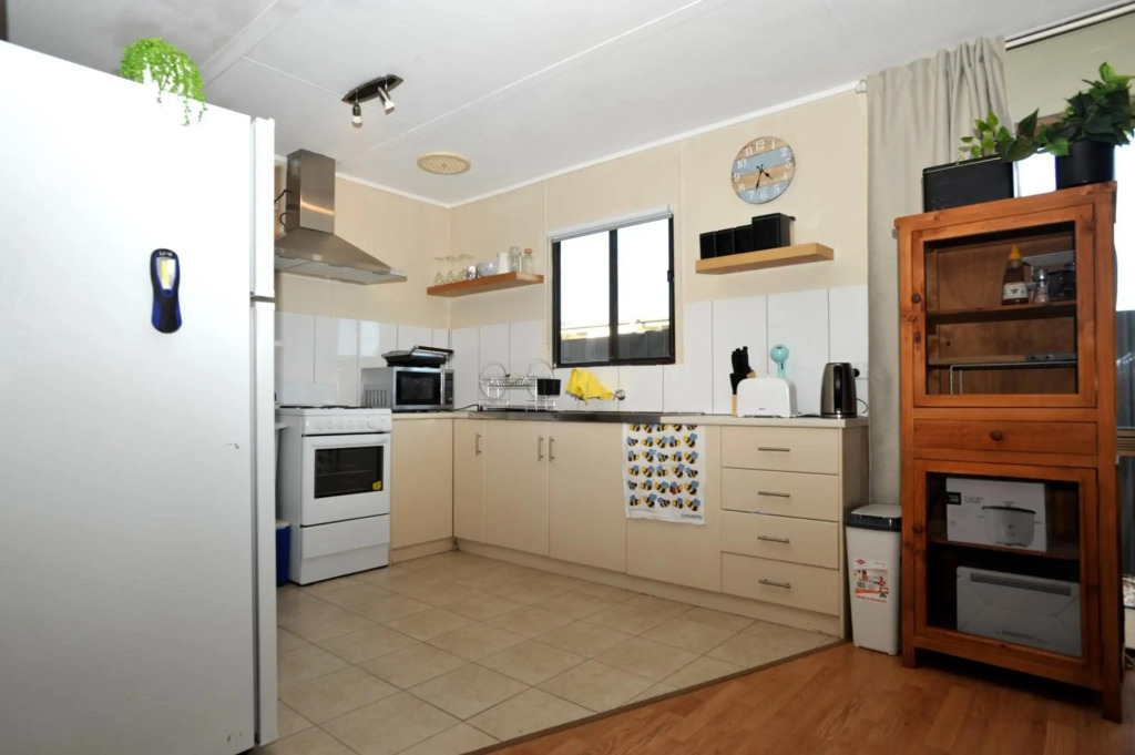 Investigator Beach Breeze Apartments U3