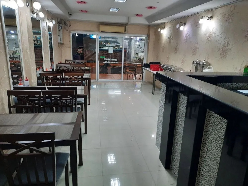 RD Hostel & Restaurant