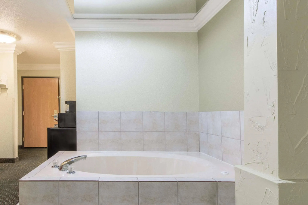 SureStay Plus by Best Western Fort Worth Benbrook