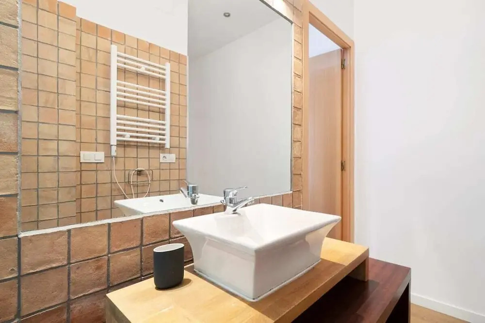New Design 2 Bed Apt Next to the Metro