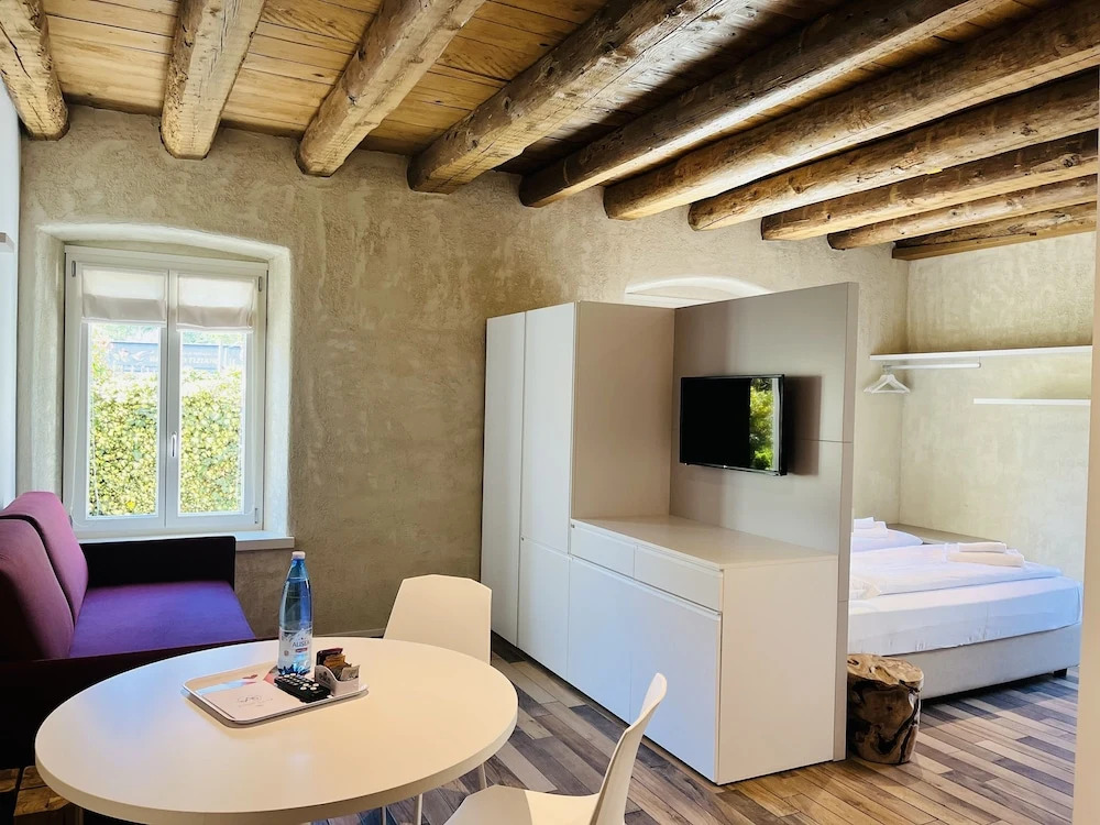 Albola Suite Holiday Apartments
