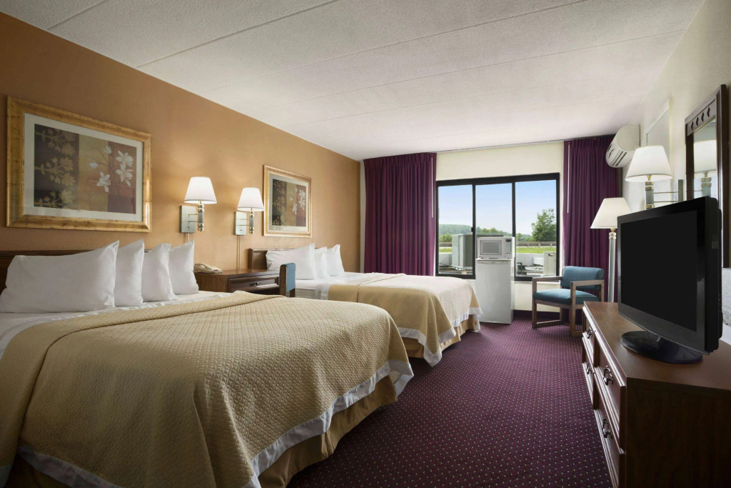 Ramada by Wyndham Pittsburgh/New Stanton