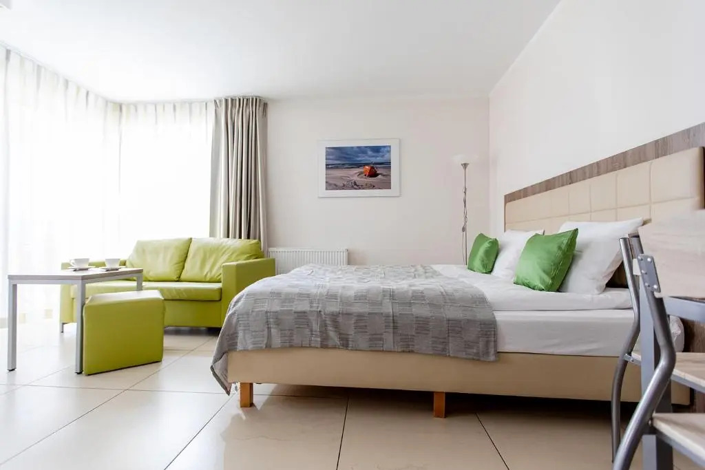 Elegancki Apartament Sun Seasons 24 Blisko Plaży z Parkingiem by Noclegi Renters