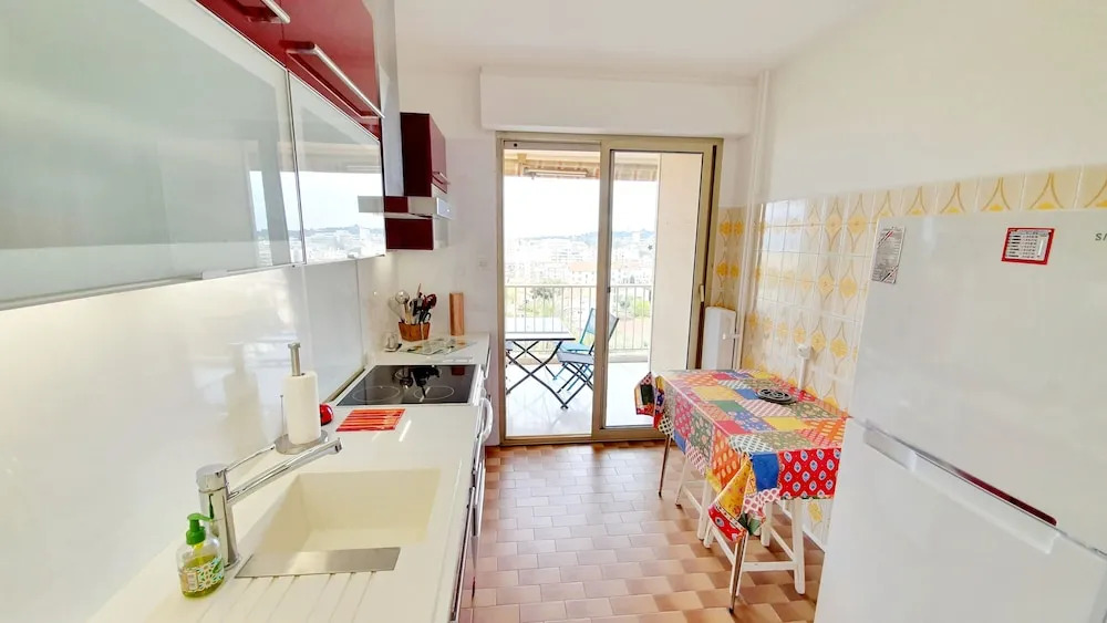 Beautiful 3-bedrooms Apartment, Sea View