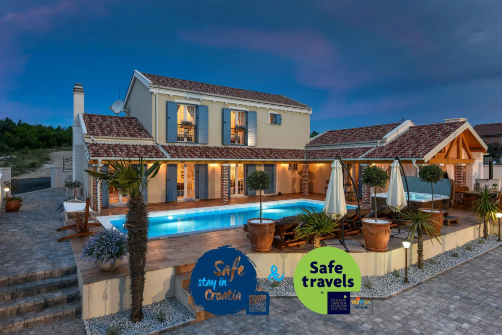Villa Mek